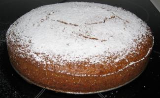 M&Atilde;&para;hrenkuchen mit Puderzucker (Springform)