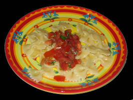 Schleifennudeln+mit+Tomaten-Tatar