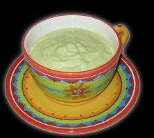 Avocado Dessert in bunter Tasse