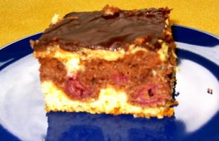 Ein Stück Donauwelle auf einem Teller