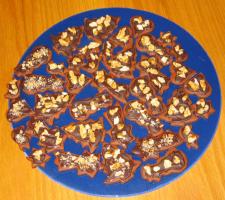 Ein großer Teller mit herben Bäumchen