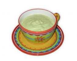 Guacamole in einer bunten Tasse