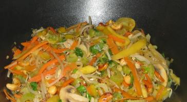 Wokgemüse mit Cashewnüssen