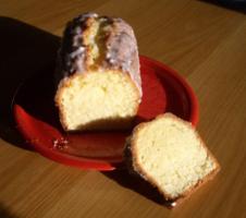 Zitronenkuchen mit Zuckerguss